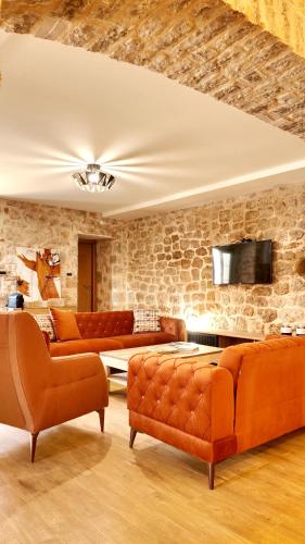 Facilities, Lustica Stone Villa by V&J - Historic House with Exclusive Beachfront Sunbeds in Mirista