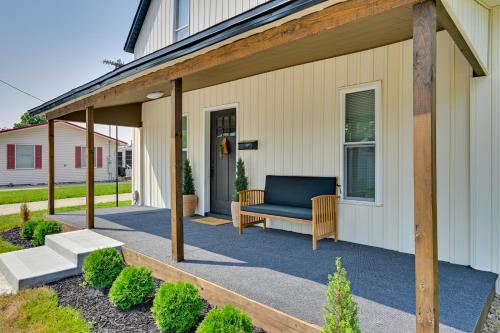 Waterfront Family Gem w/ Private Dock in Syracuse in Syracuse (IN)