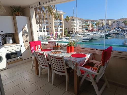 Port Frejus vue port, grand T2, 47m2, clim, piscine