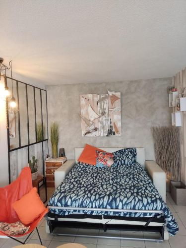 Shared lounge/TV area, Port Frejus vue port, grand T2, 47m2, clim, piscine in Frejus Plage