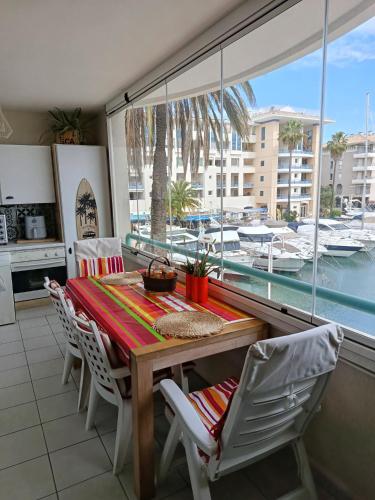 Balcony/terrace, Port Frejus vue port, grand T2, 47m2, clim, piscine in Frejus Plage