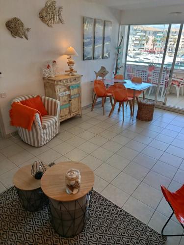 Facilities, Port Frejus vue port, grand T2, 47m2, clim, piscine in Frejus Plage
