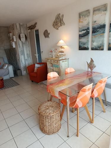 Facilities, Port Frejus vue port, grand T2, 47m2, clim, piscine in Frejus Plage