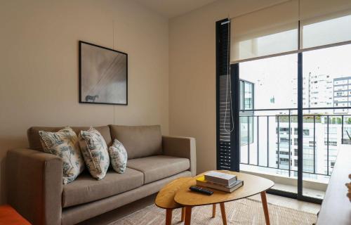 Refined & Cozy 2BR with Balcony in Miraflores