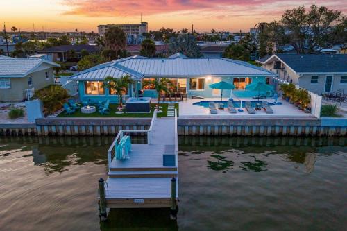Private Dock Pool Hottub Puttputt Games in Bay Pines