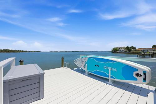 Private Dock Pool Hottub Puttputt Games in Bay Pines