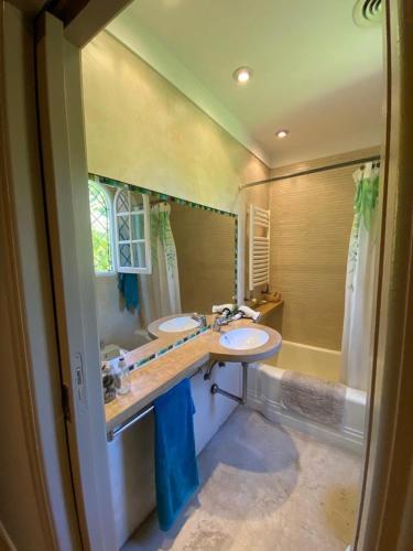 Zuhanyzó, Habitaciones para 2 Personas con baño privado (Habitaciones para 2 Personas con bano privado) in Villa Ballester