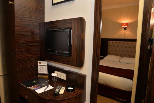Golden Siyav Hotel Room Type - Standard Double Room