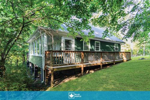 Shenandoah mountain cottage w hot tub & fire pit in Warrenton (VA)