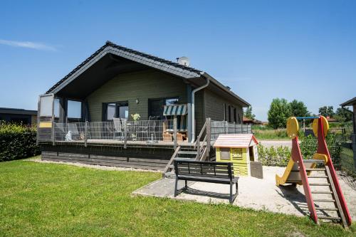 Ferienhaus Haus Seehund direkt hinterm Deich an der Nordsee in Sehestedt, Deutschland