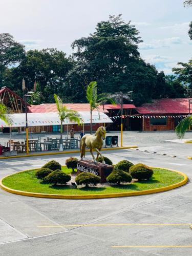 Exterior view, Hotel Mall Roma in Universidad