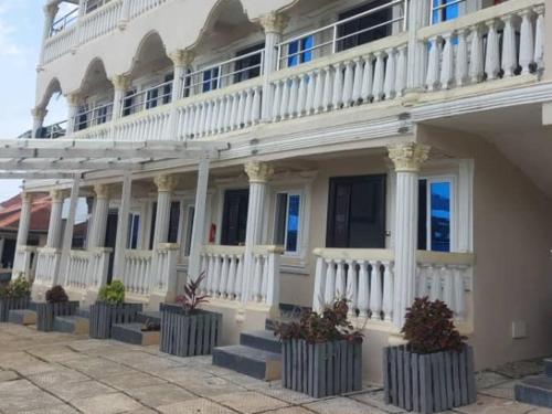 Maryville Apartments in Lakka