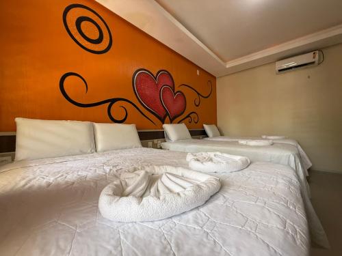 1 double bed, 2 twin beds