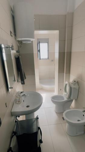 Sheshi Wilson Apartamnet - image 2