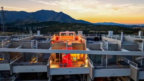 Sunny Golf - Luxury Penthouse - Rooftop Retreat
