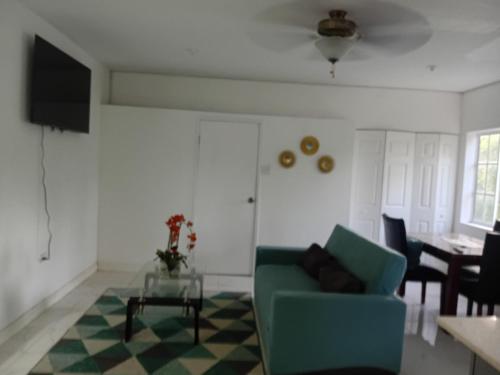 Iekārtas, Cozy Room with fast Internet & Netflix in Port Maria