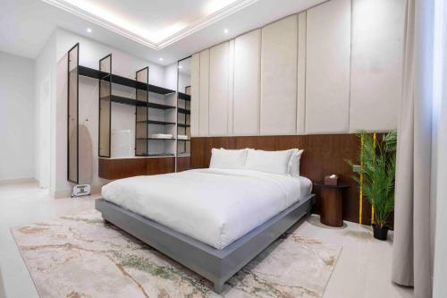 บริการและสิ่งอำนวยความสะดวก, Three BR Spacious Luxurious Flat in AlQirawan in อัลมาลกา