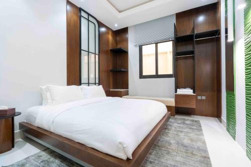 บริการและสิ่งอำนวยความสะดวก, Three BR Spacious Luxurious Flat in AlQirawan in อัลมาลกา