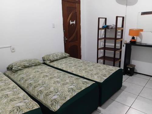 3 twin beds