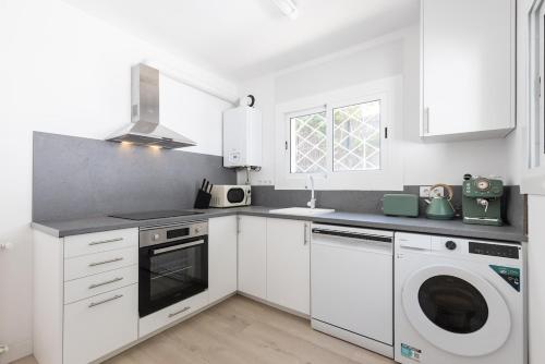 Family Villa with Sea View 300m to the Beach