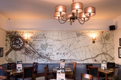 อาหารและเครื่องดื่ม, The Wellington in บรีคอน