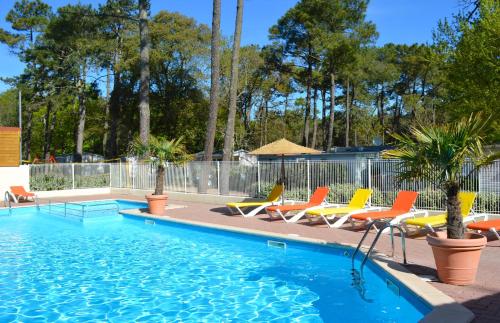 Camping Le Clos Des Pins - Camping - Longeville-sur-Mer