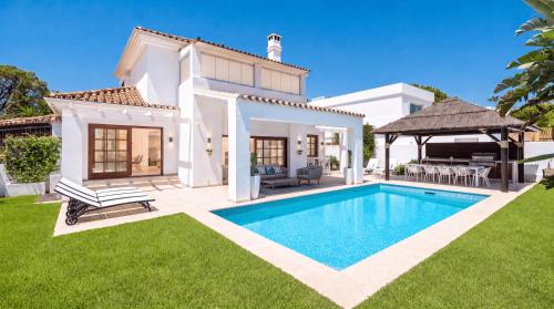 VACATION MARBELLA I Villa Marblanc, Private Pool, 350m to the Beach, BBQ, GYM, Sauna, 24h Security