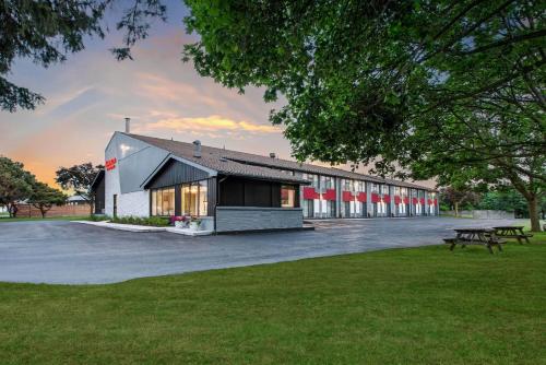 Ramada by Wyndham Kingston, Кингстон