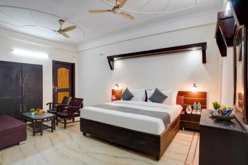 Hotel PP Tower - Near Ghaziabad Railway Station