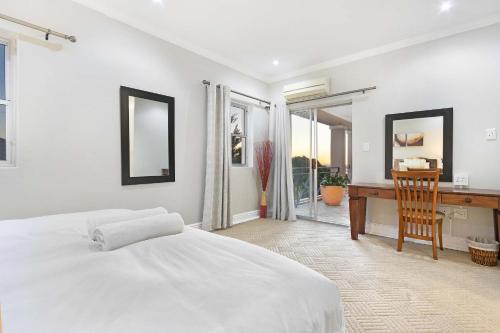 Beachside Villa - 2 minute walk to Camps Bay Beach - image 4