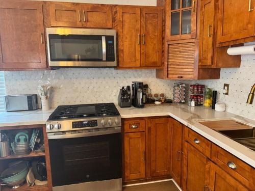 New Chic East LA Retreat-2 bedroom-Sleeps 7-Near DTLA-Car Rental