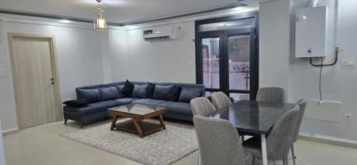 Appartement moderne de 3 chambres avec vue sur la mer et balcons, à 5 minutes à pied des plages