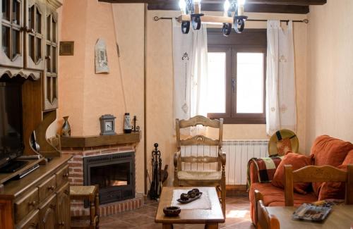 . Welcoming House in Hueva, Great View