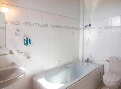 Villa de charme à Sainte-Luce avec piscine et jacuzzi - image 4