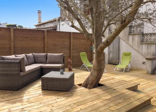 Maison charmante à Agde avec jardin et aire de jeux.