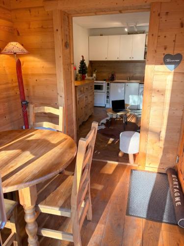 Chalet chaleureux à Courchevel avec vue sur la montagne (Chalet chaleureux a Courchevel avec vue sur la montagne) in Courchevel