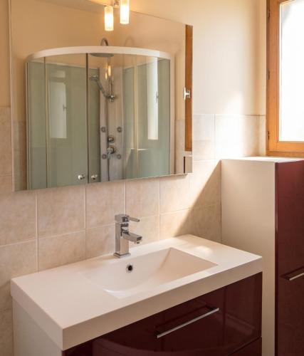 Dušš, Chalet chaleureux à Darazac avec jardin de 60 m² (Chalet chaleureux a Darazac avec jardin de 60 m²) in Figeac