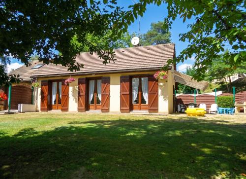 . Maison confortable sur jardin clôturé à Marcillac-la-Croisille