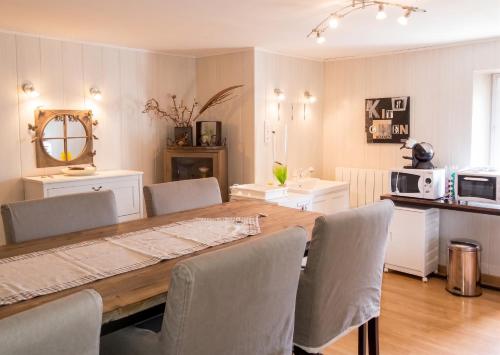 Appartement Spacieux A Chenevrey-et-morogne 160 M² Avec Terrasse - Marnay