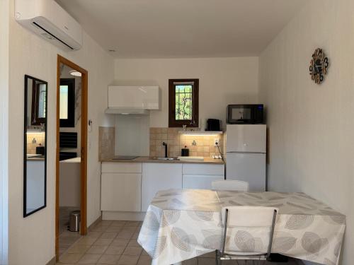 Konyha, Studio cosy tout confort proche ARKEMA in Volonne