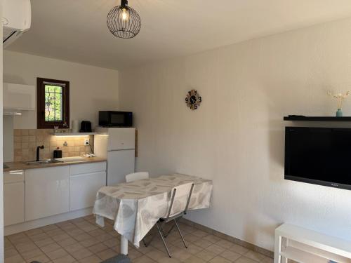 Konyha, Studio cosy tout confort proche ARKEMA in Volonne
