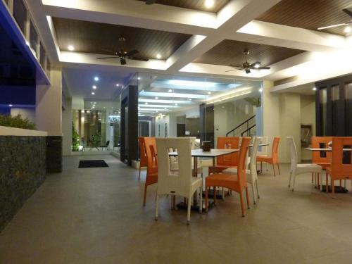 Bar/lounge, Circle Inn - Iloilo City Center in City Proper
