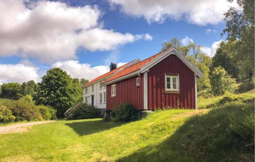 Cozy Home In Averøy With Wifi