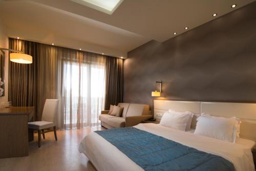 2 twin beds, 1 sofa bed