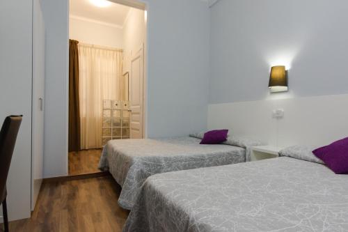Hostal Lesseps - image 6