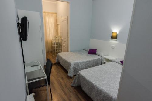 Hostal Lesseps - image 12