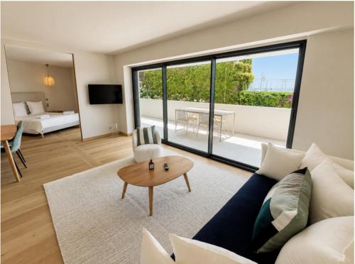 Beautiful 2BR with Terrace with Sea View Palm Beach