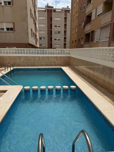 AQ-126 Apartmento dos dormitorios y piscina en Torrevieja