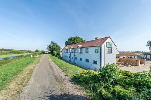 3 bedrooms, 5 beds