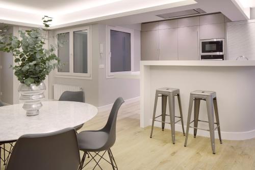 Three-Bedroom Apartment image 4